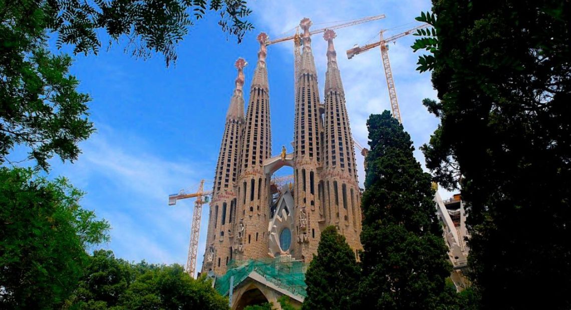 sagrada-familia-1294577_1280-1024x576.jpg