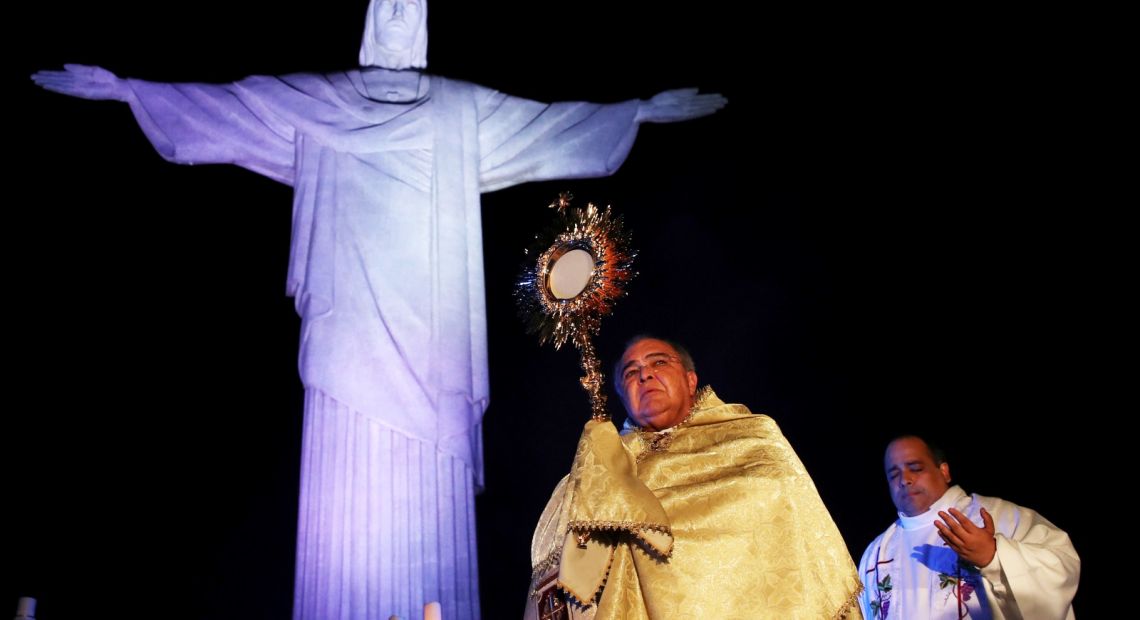 Kardinal-Orani-Joao-Tempesta-blagoslivlja-Rio-de-Jeneiro-na-Uskrs-2020.jpg