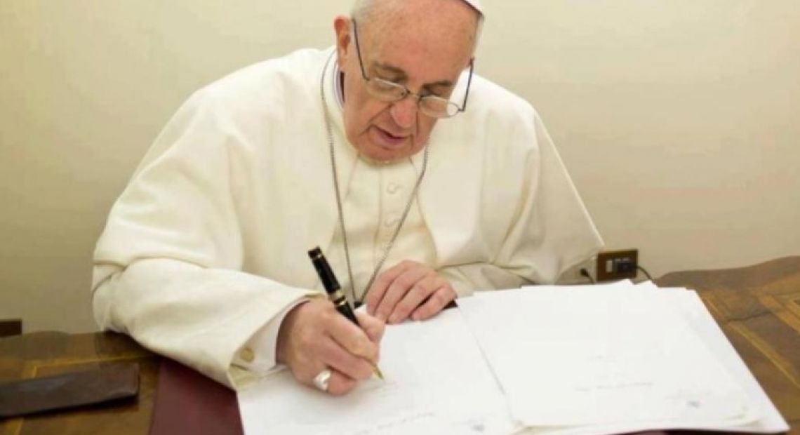 Pope-Francis-writing-740x493.jpg