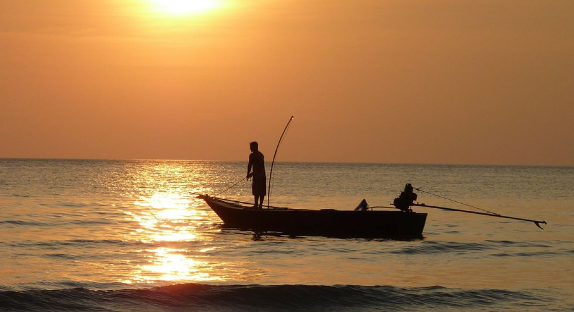 fishing-at-sunset-209112_1920.jpg