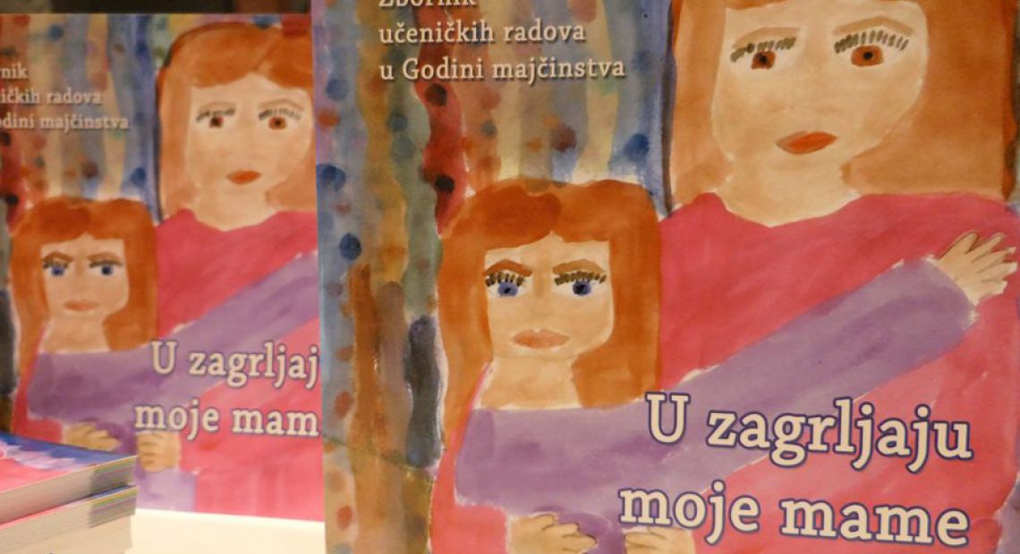 u-zagrljaju-moje-mame.jpg