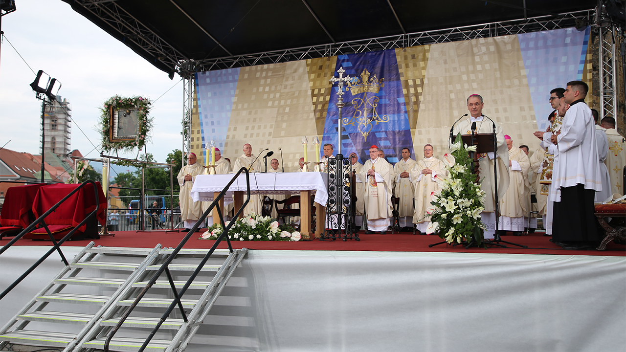 Govor nadbiskupa Kutleše na proslavi Majke Božje od Kamenitih vrata