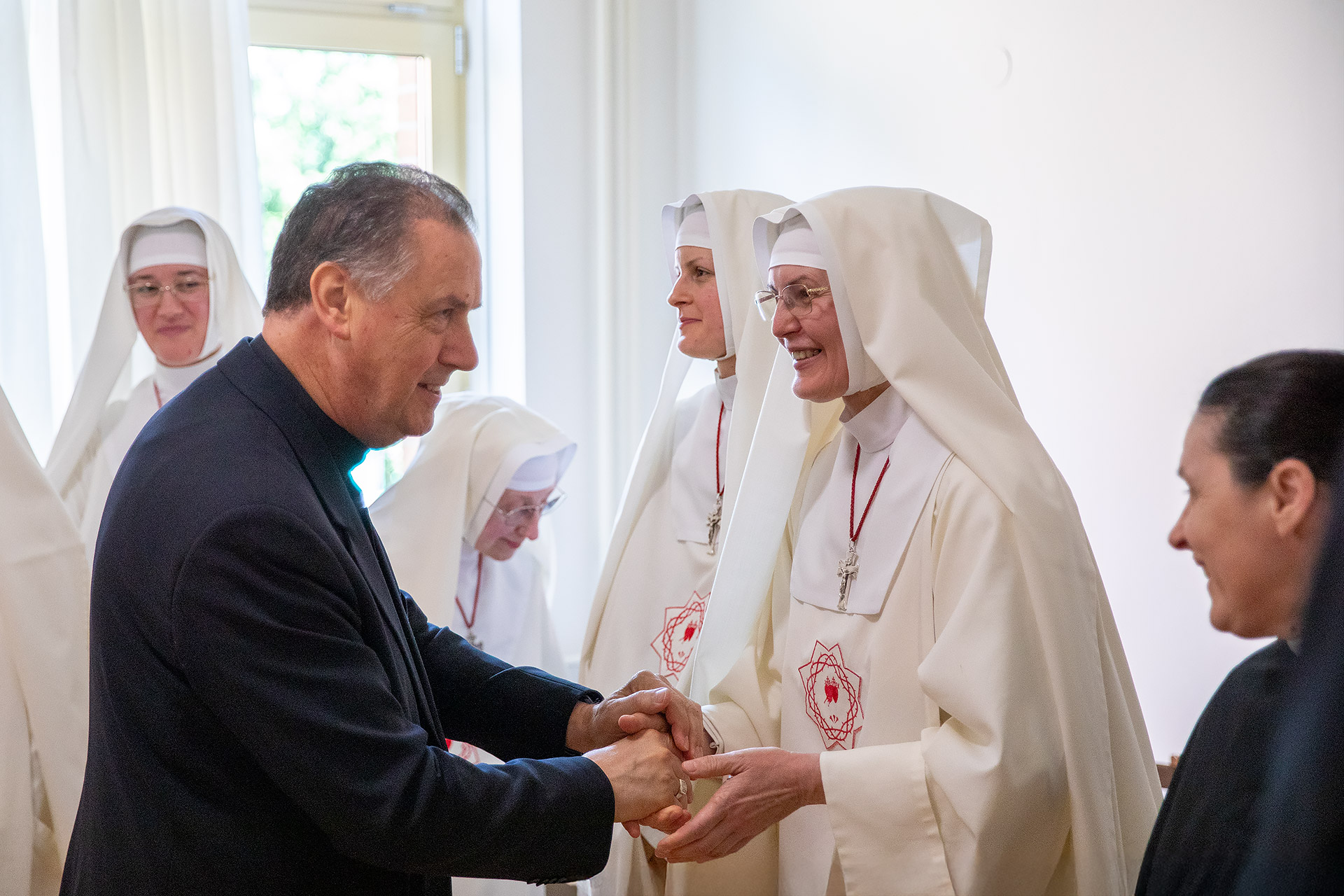 Kardinal Ángelo Fernández Artime posjetio samostan Kćeri Srca Isusova u ...