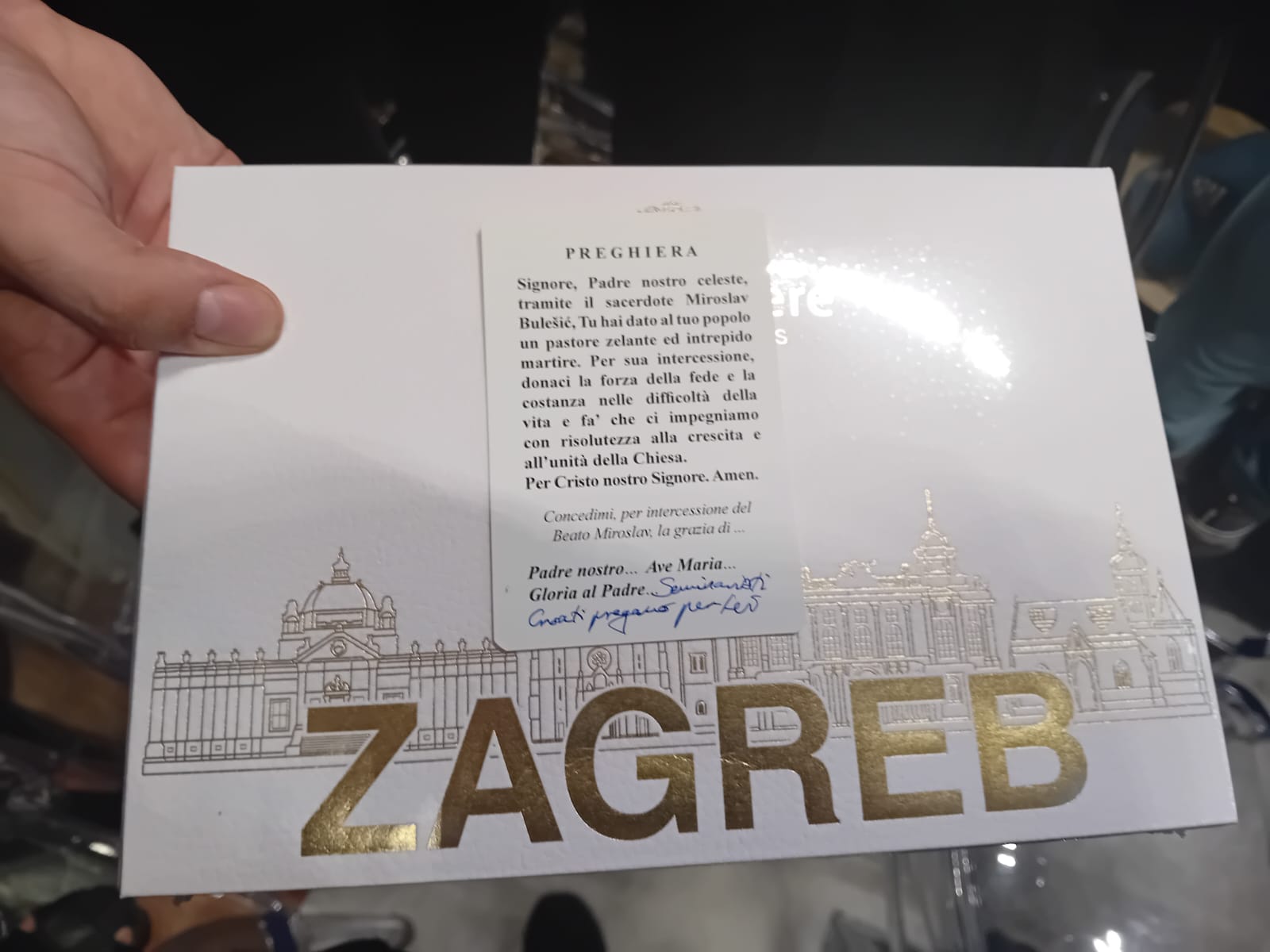 Bajadera koju su bogoslovi poklonili Svetom Ocu