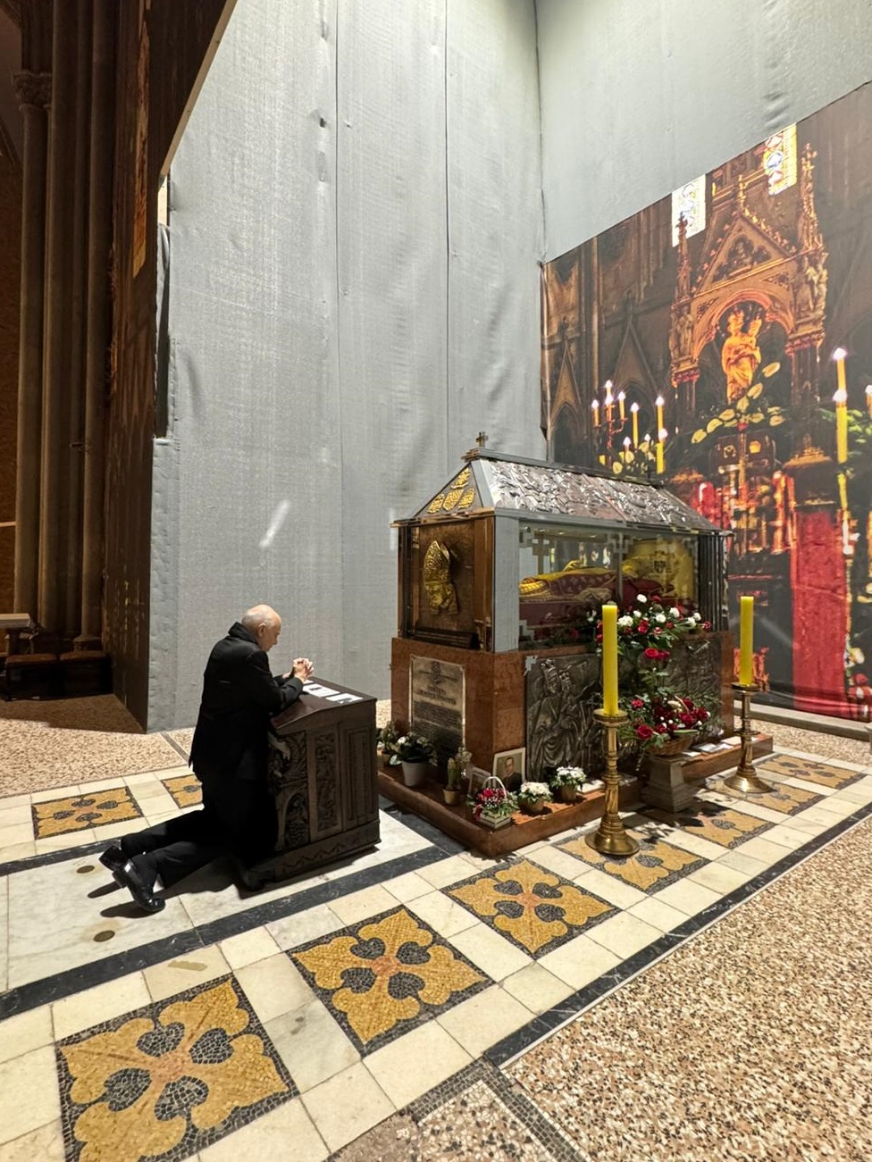 Nadbiskup Cordileone u katedrali