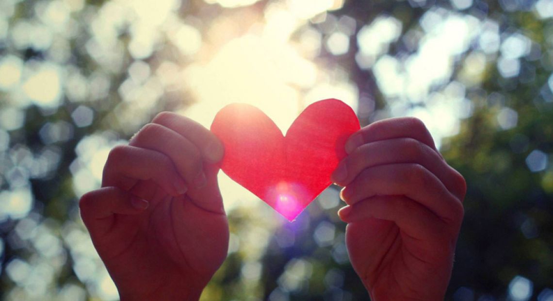 Love-Heart-Hands-1280x1024.jpg