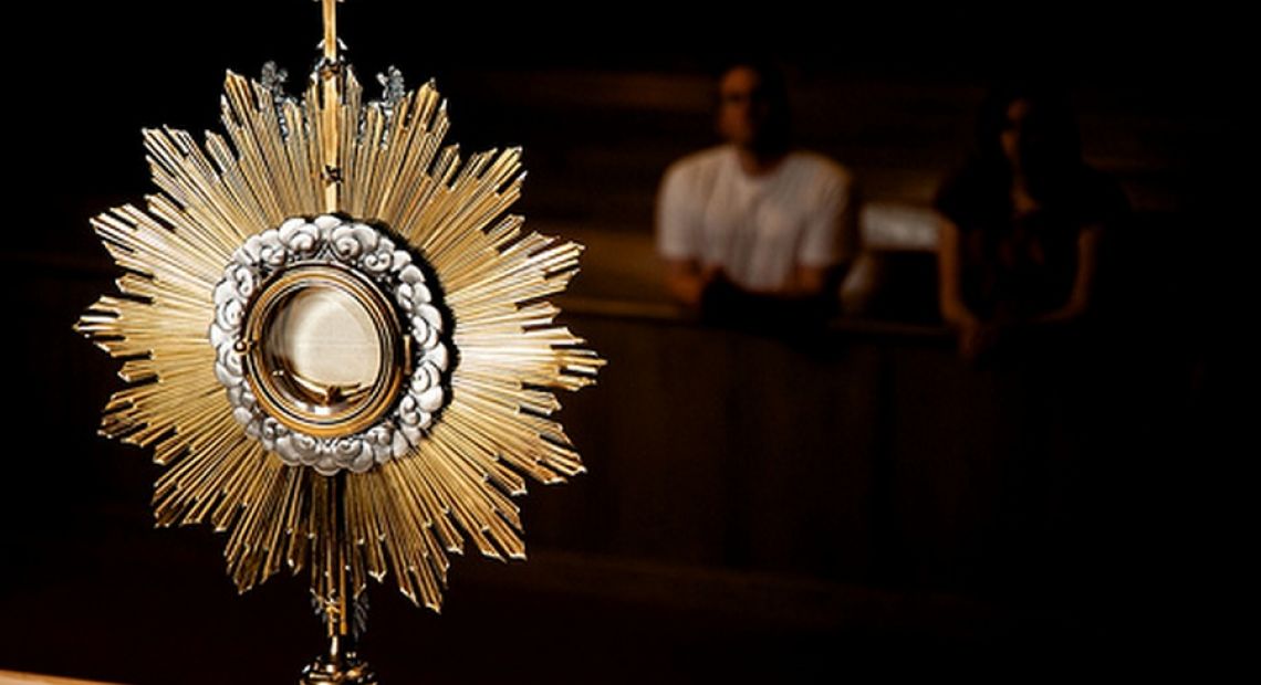 adoration06.jpg