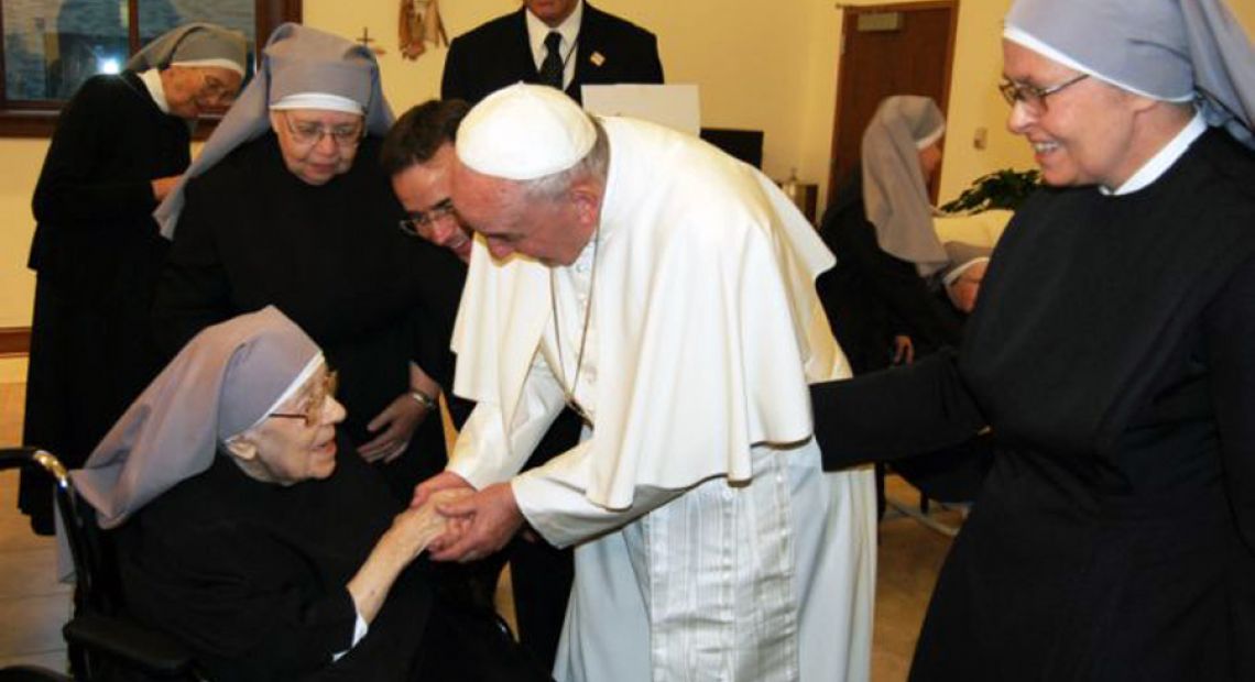Pope_converses_with_Sr_Marie_Mathilde_102_years_old_CNA.jpg