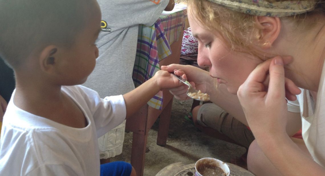 volunteer-feeds-child-in-philippines-1200.jpg
