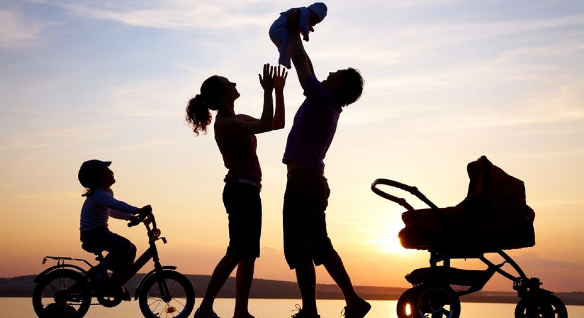 happy-family-silhouette.jpg
