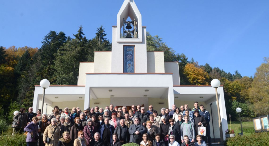 hodocasnici-pred-crkvom-Muke-Kristove.jpg