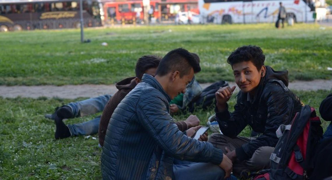 belgrade-immigrants-photos-phones-876-186-1431361504-size_1000.jpg