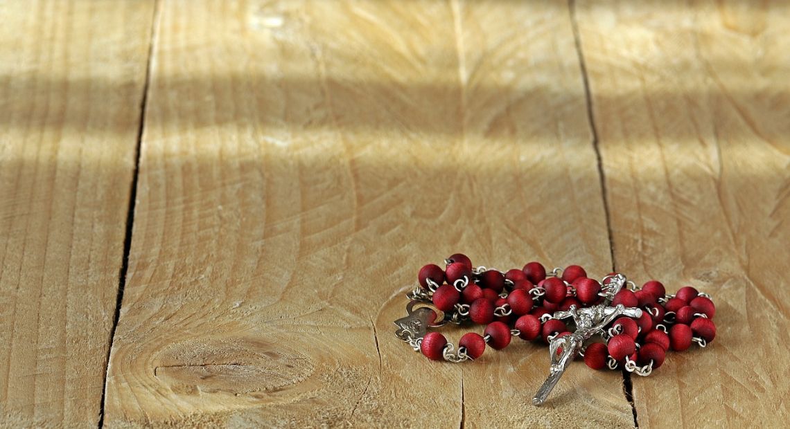 the-rosary-2187697_1280.jpg