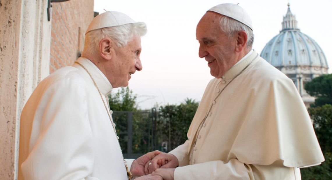 Pope-Benedict-welcomes-Po-013.jpg