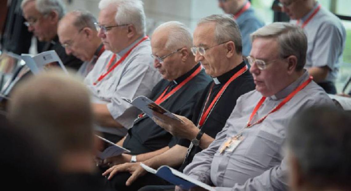 biskupi-na-plenarnom-zasjedanju.jpg