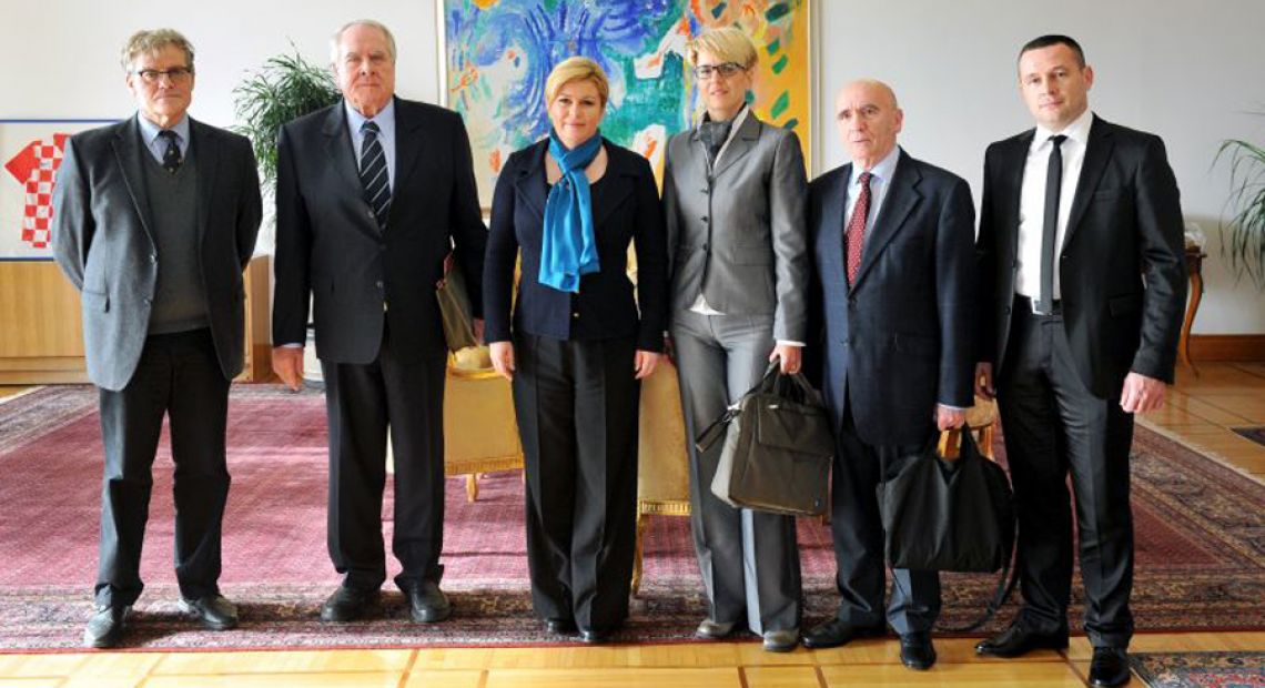 predsjednica-(ured-rh).JPG