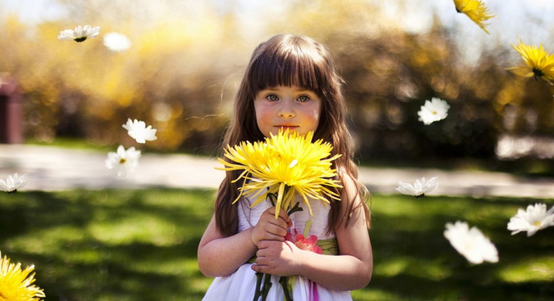 girl_child_flower_64239_1680x1050.jpg
