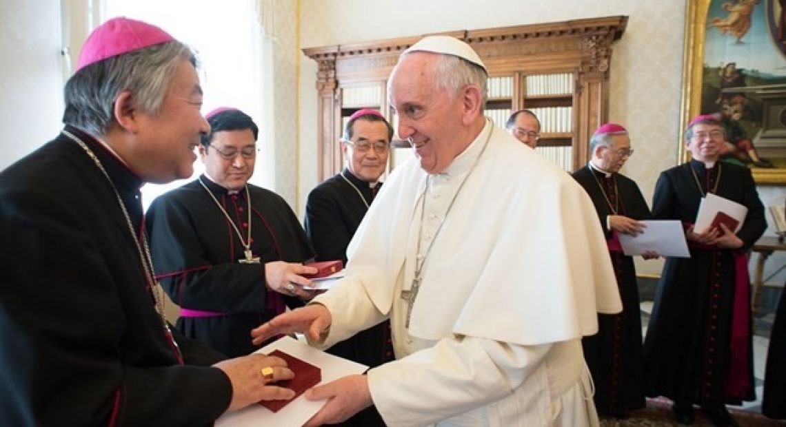 papa-i-japanski-biskupi.jpg