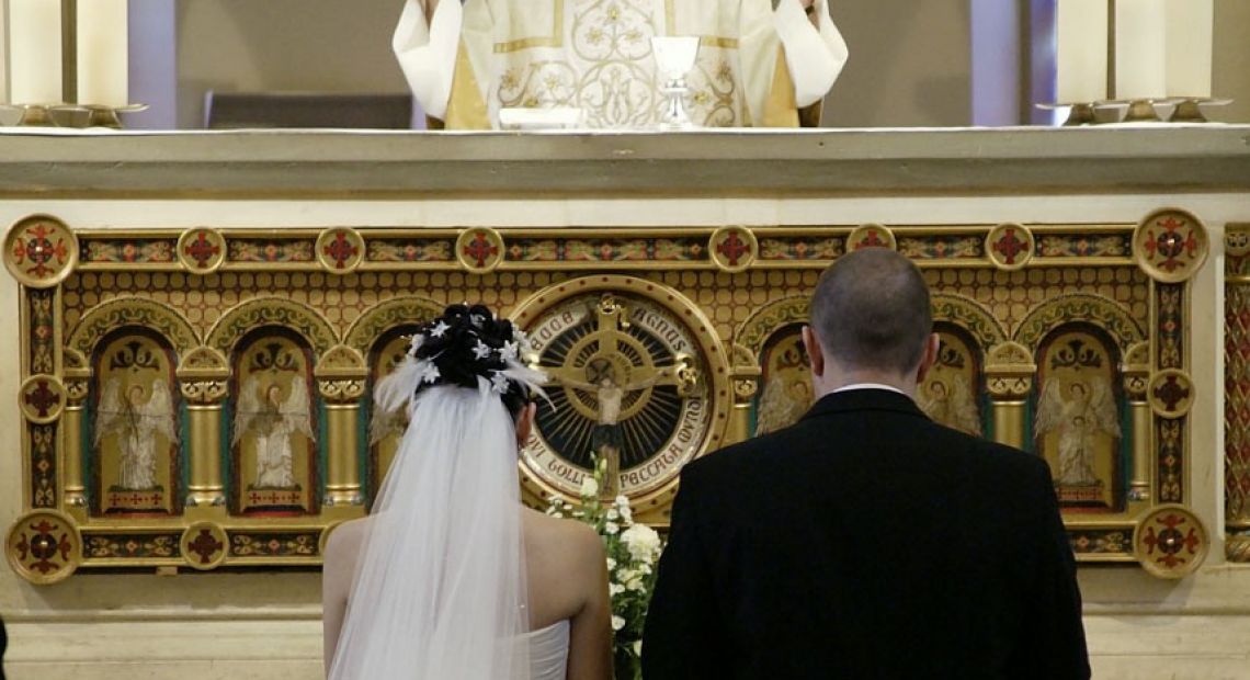 catholic-wedding_2462815k.jpg