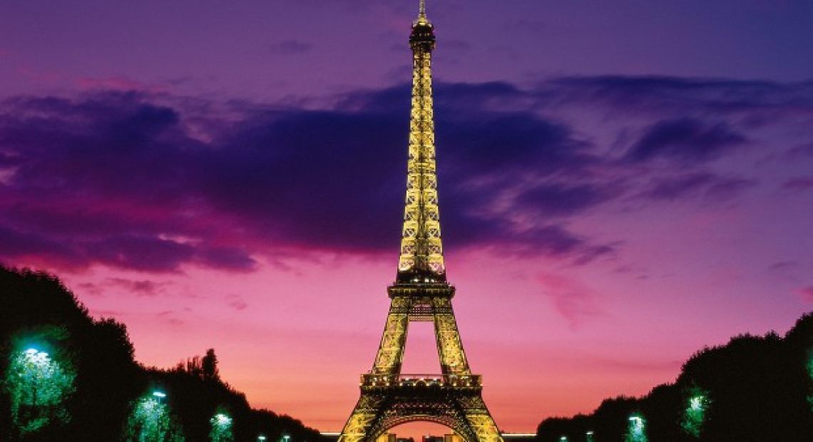 620_400_1362479452eiffel_tower_at_night_paris_france-normal_1.jpg