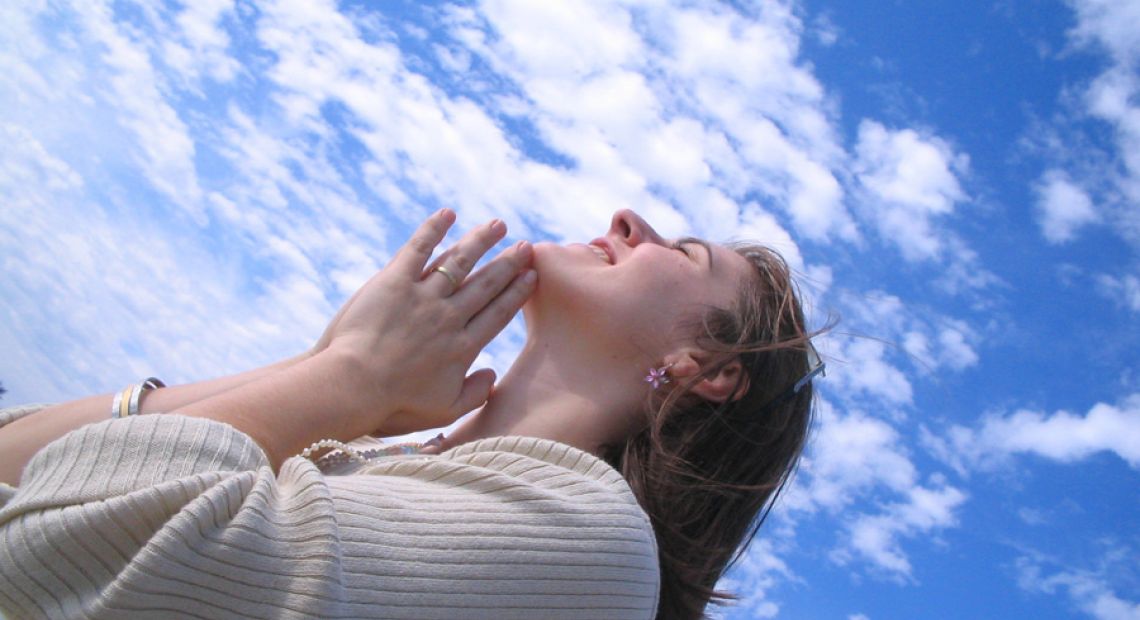 woman-praying-thanks.jpg