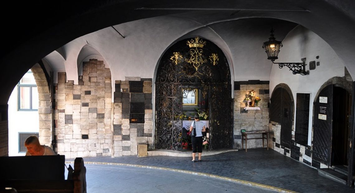 7-Kamenita-vrata-Zagreb.jpg