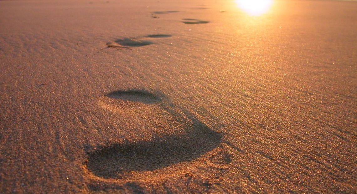 footsteps-in-the-sand-2.jpg