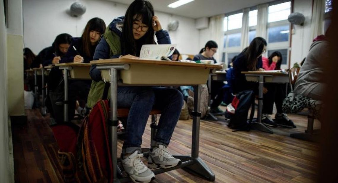 afp-south-korea-falls-silent-for-high-pressure-exam.jpg