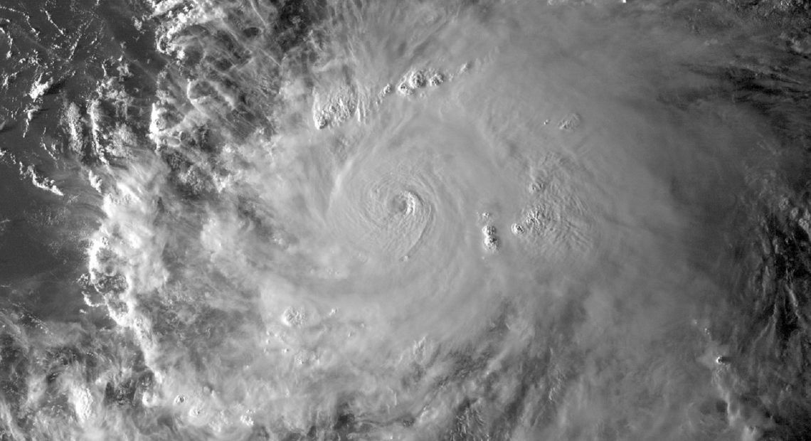 hurricane-1712066_1280.jpg