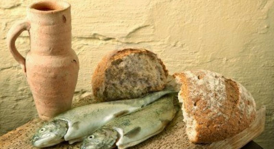 fish-bread-wine-jesus.jpg
