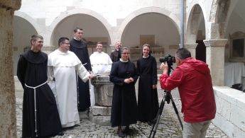 laus4
