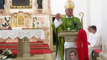 002 Biskup Košić propovijeda