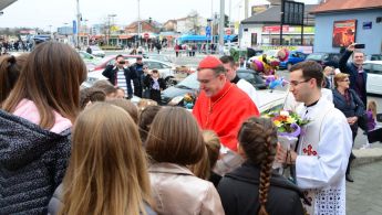 thumbnail_Foto-T-Stancec-Djeca-pjevaju-Nadbiskupu