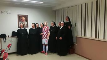 Casne-iz-reda-blazene-Marije-Petkovic-podrzavaju-nase-Vatrene