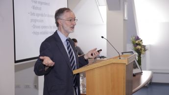 thumbnail_dr David Oliver