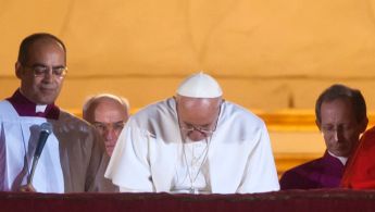 pope_francis_molitva