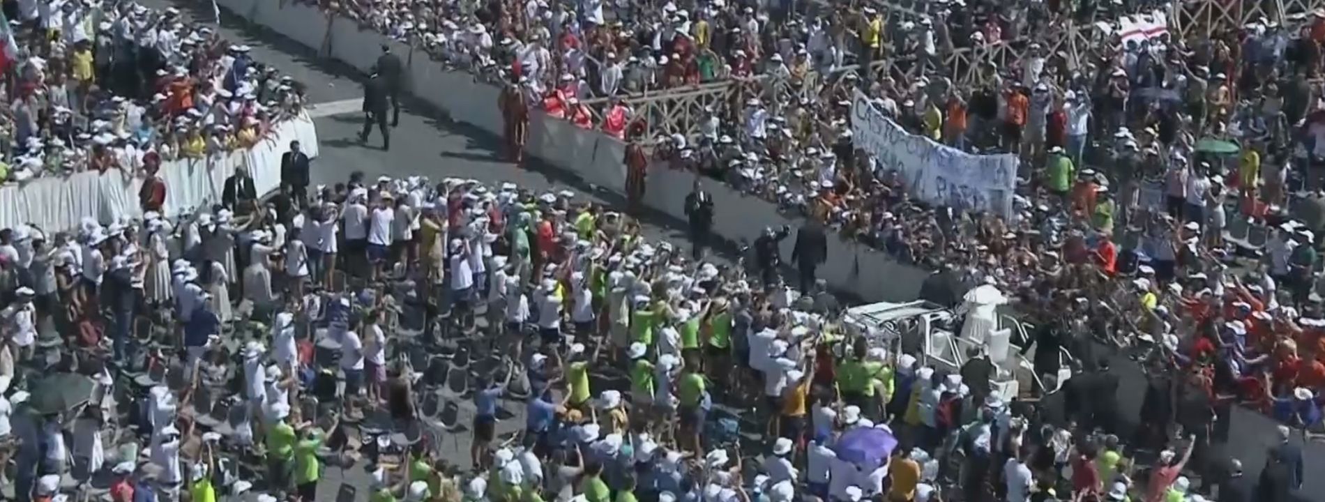 mladi-i-papa-angelus