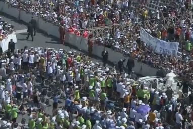 mladi-i-papa-angelus