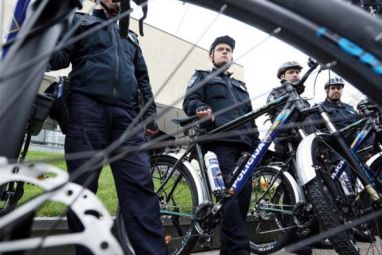 policajci-na-biciklima-e1276fd849f6489126372c53243e4f2f_view_article_new.jpg