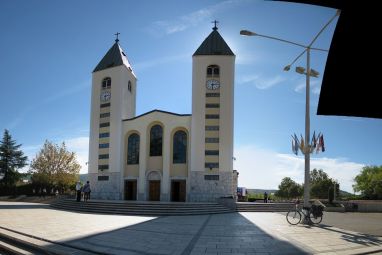 Krunica, sveta Misa i klanjanje: Međugorje