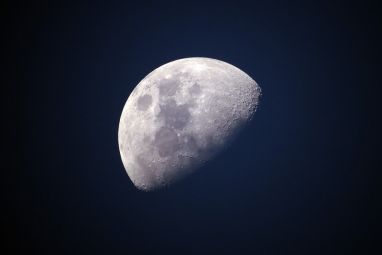 moon-1527501_1920.jpg