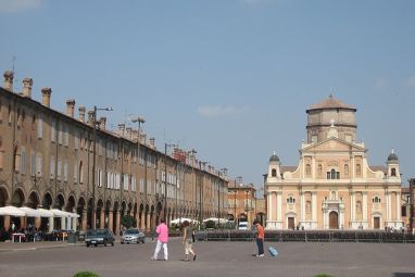 Piazza_dei_Martiri_(Carpi).JPG