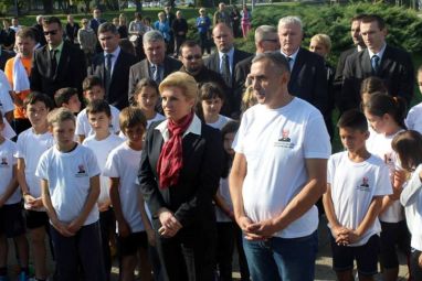 Predsjednica-Kolinda-Grabar-Kitarovic-u-Vukovaru-8-listopada-2014.jpg