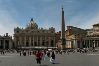 Vatican_StPeter_Square.jpg