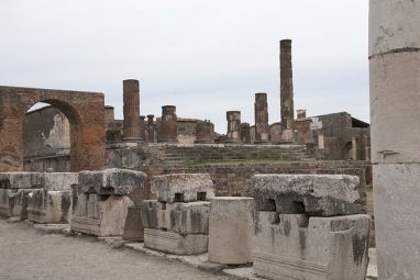 Pompeii-Italy.jpg