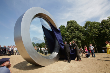 P-FAH-H8107590.jpg