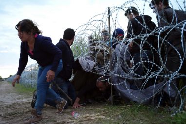 hungary_border_fence.jpg