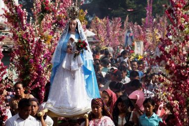 VIETNAM_-_cattolici_e_fiori.jpg