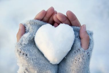 snowy-heart-in-hands.jpg