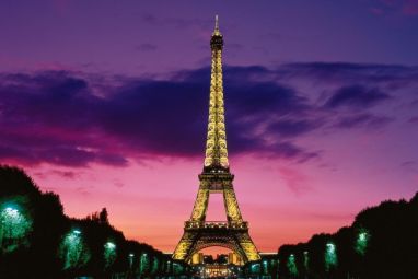 620_400_1362479452eiffel_tower_at_night_paris_france-normal_1.jpg
